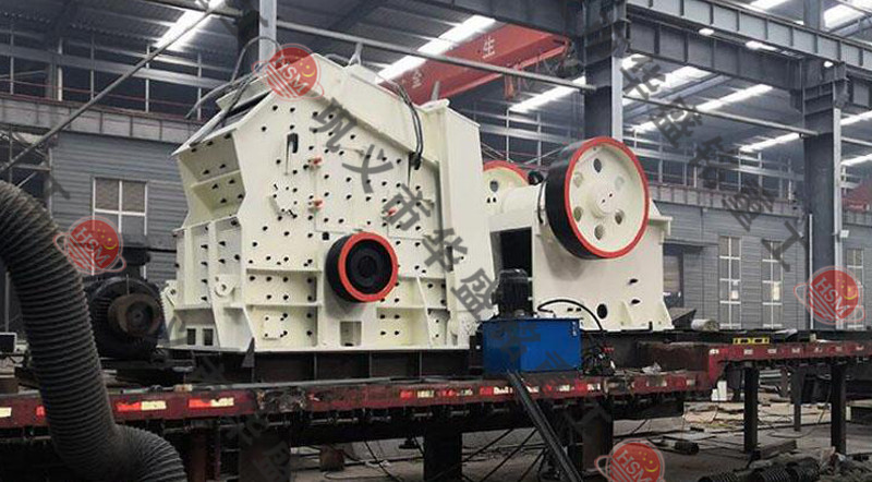 1681087480170316.jpg 鄂式移動破碎站發(fā)貨現(xiàn)場