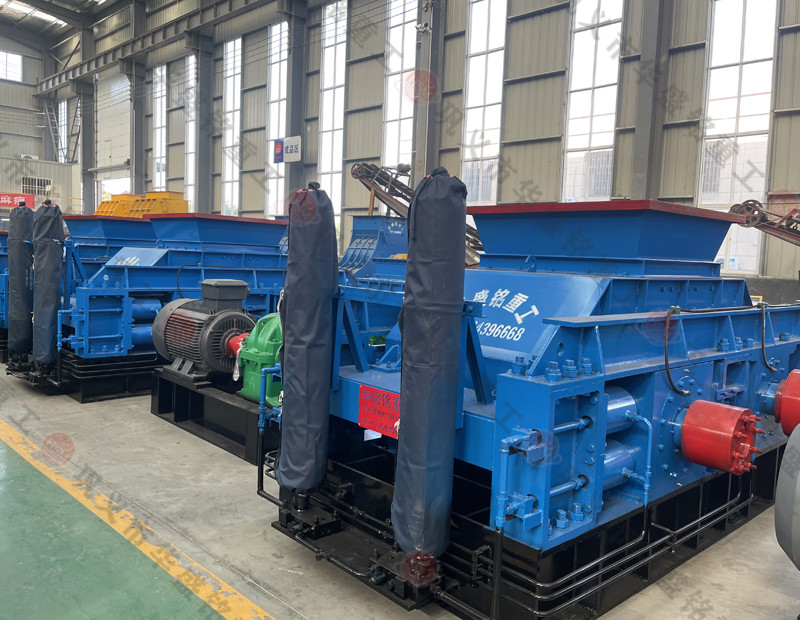 鉀長石液壓對(duì)輥制砂機(jī)